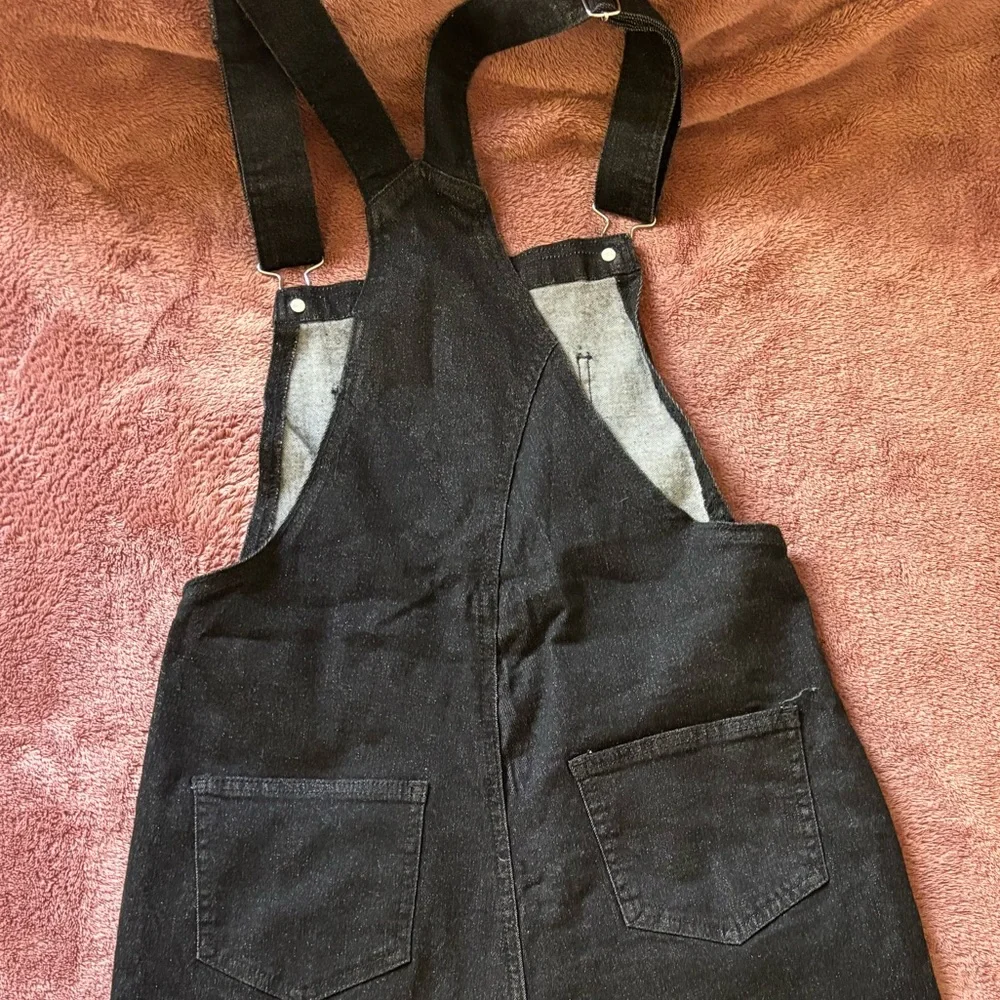 Stylish Women's Overalls Dark Wash Denim Adjustable Straps Cuffed Hem - Picture 6 of 10